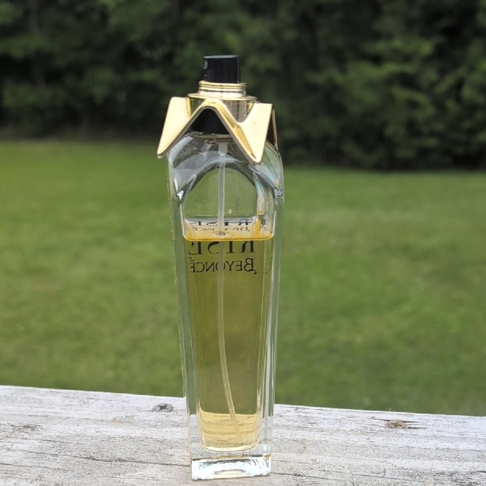Beyoncé Rise Perfume with Gold Cap - Picture 3 of 4